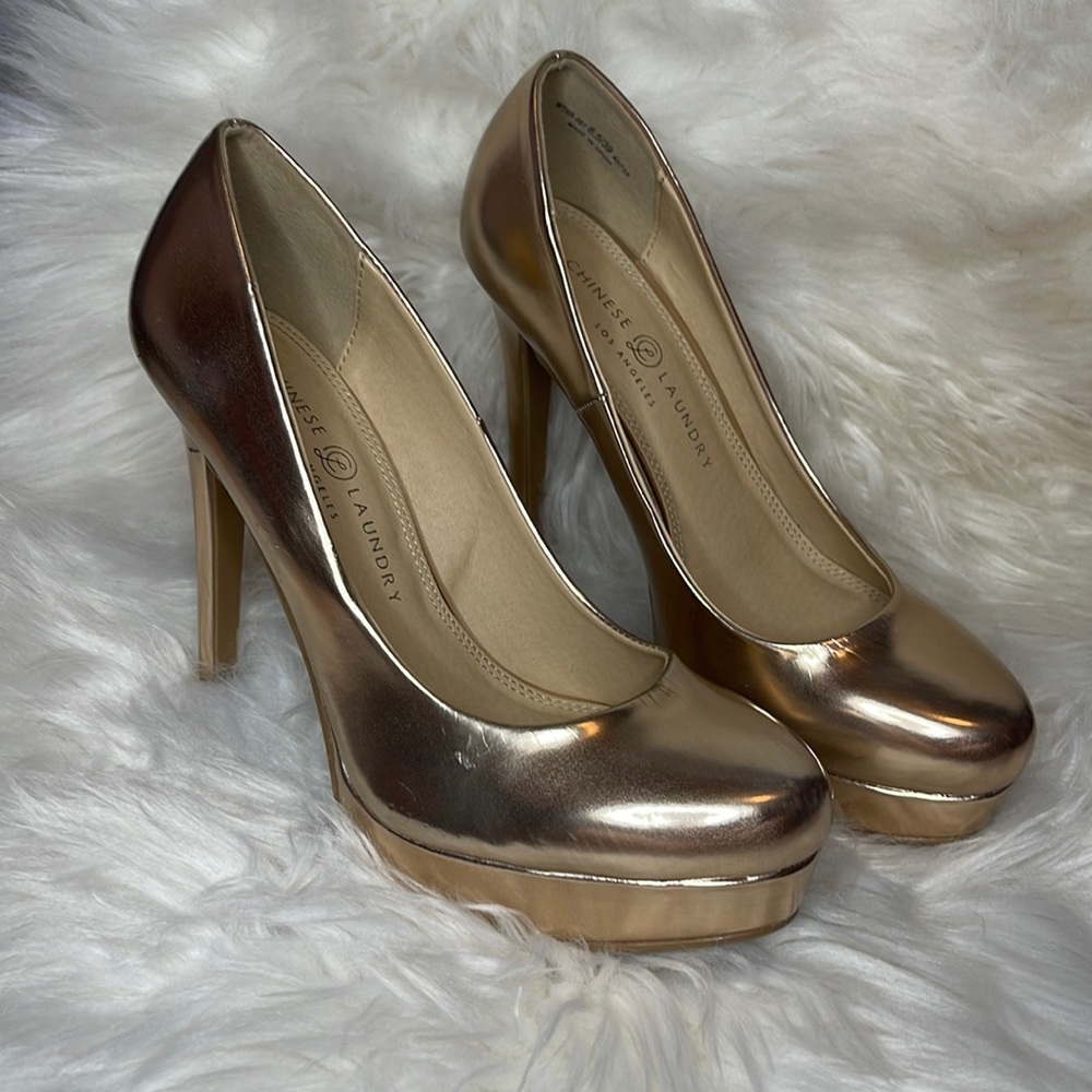 Gold pumps